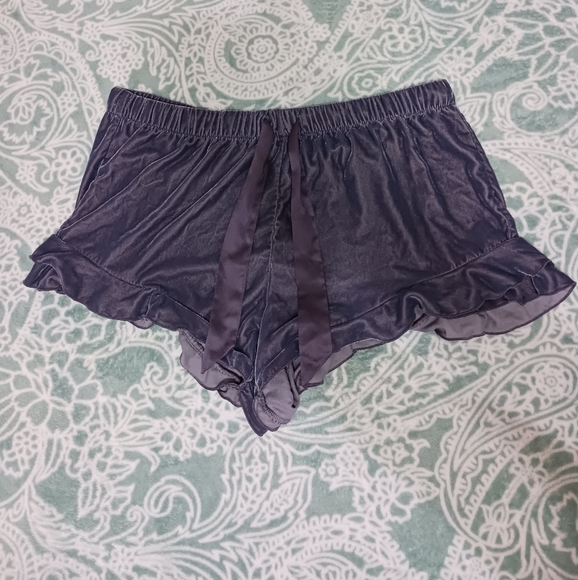 Victoria's Secert Velvet Ruffle Shorts Large - Picture 1 of 4